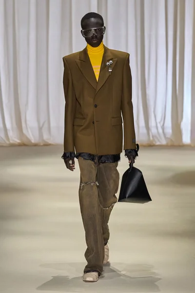 Look 19